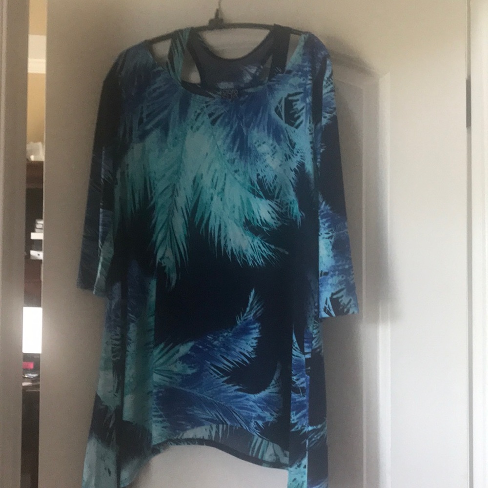 Beautiful Tunic in blues! Loose